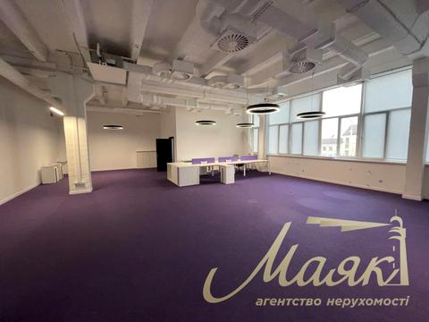 комерційна за адресою Лаврська вул. (Січневого Повстання), 16