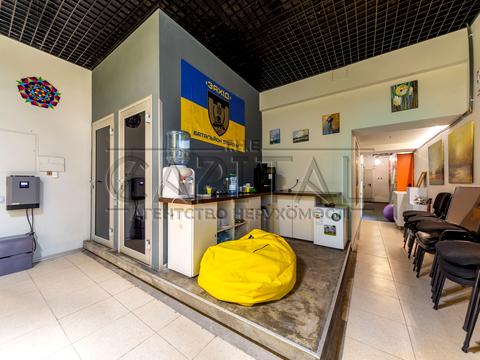 комерційна за адресою Джона Маккейна вул. (Івана Кудрі), 10