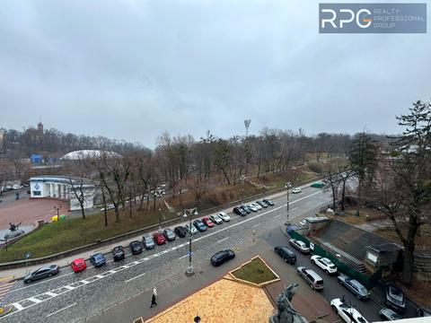 коммерческая по адресу Музейний пер., 4