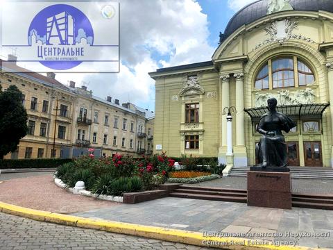 коммерческая по адресу Театральная пл.