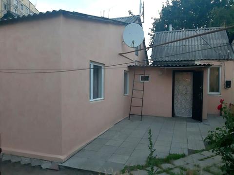 будинок за адресою Івана Нечуя-Левицького вул. (Каруни), 30