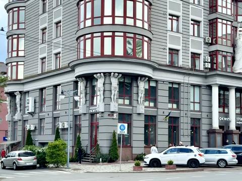 комерційна за адресою Степана Бандери вул., 21