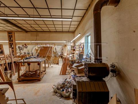 комерційна за адресою Лесі Українки вул. (Генерала Небогатова), 24