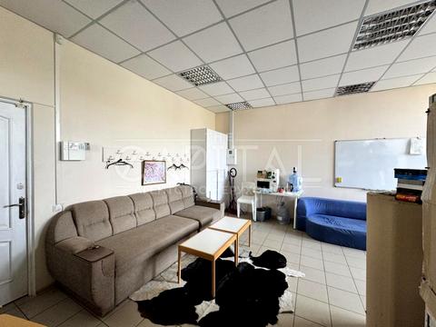 комерційна за адресою Раїси Окіпної вул., 4-Б