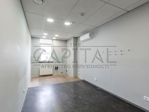 комерційна за адресою Спаська вул., 11