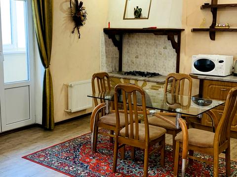 квартира за адресою Раїси Окіпної вул., 4