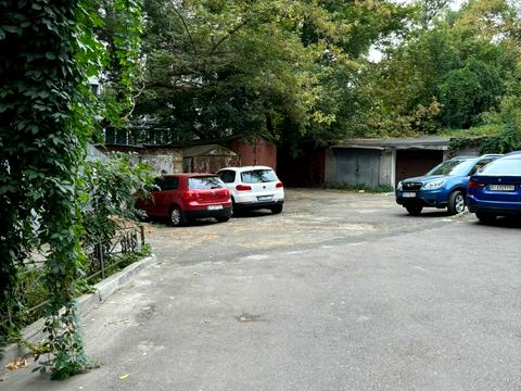 комерційна за адресою Тарасівська вул., 16