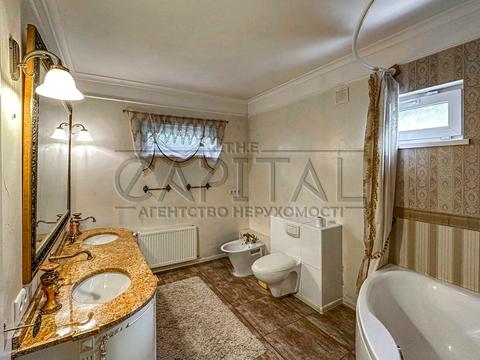 будинок за адресою Центральна, 2