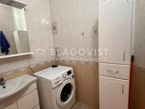 квартира за адресою Анни Ахматової вул., 45
