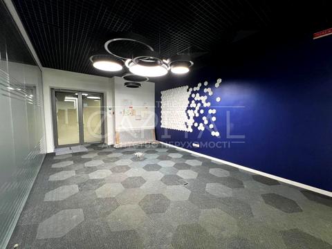 комерційна за адресою Лаврська вул. (Січневого Повстання), 14