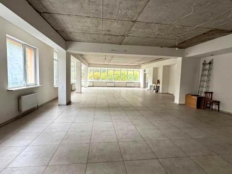 комерційна за адресою Миру, 1