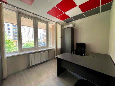 комерційна за адресою В'ячеслава Чорновола вул., 20