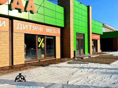 коммерческая по адресу Машинобудівників ул., 1