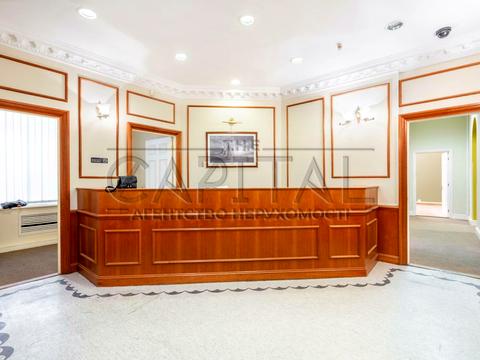 комерційна за адресою Жилянська вул., 5