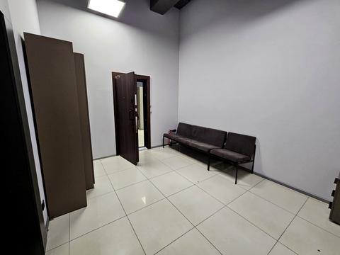 комерційна за адресою Борщагівська вул., 154