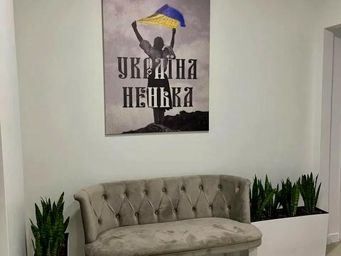 комерційна за адресою Князя Володимира Великого вул. (Плеханова), 7