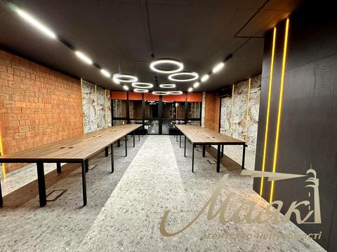 комерційна за адресою Джона Маккейна вул. (Івана Кудрі), 1