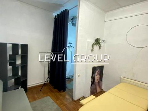 комерційна за адресою Володимира Івасюка просп. (Героїв Сталінграду), 65