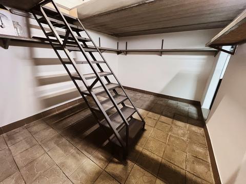паркомісце за адресою Теплична вул., 38