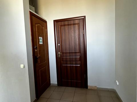 комерційна за адресою Жовтнева вул., 7