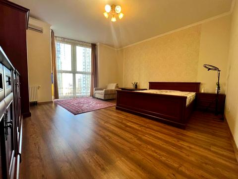 квартира за адресою Драгоманова вул., 2-Б