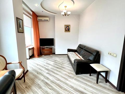 квартира за адресою Літературна вул., 1а