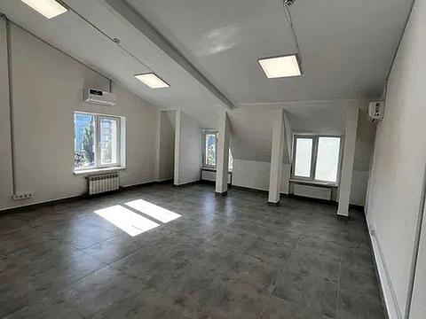 комерційна за адресою Межигірська вул., 87-А