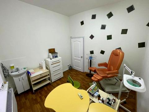 комерційна за адресою Левка Лук'яненка вул. (Василя Жуковського), 1