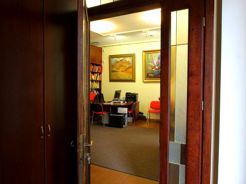 комерційна за адресою Кудрявська вул., 8-А