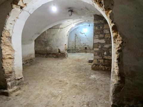 комерційна за адресою Єврейска, 24