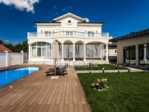 будинок за адресою Молодіжна вул.