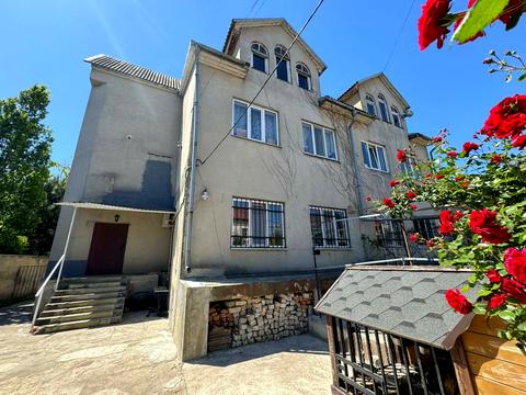 будинок за адресою Небесної Сотні просп. (Маршала Жукова)