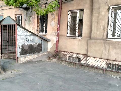 комерційна за адресою Олексіївська пл., 11
