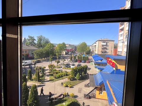 комерційна за адресою Надвірна, Грушевського вул., 2