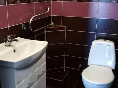 будинок за адресою с. Гнідин, салютна