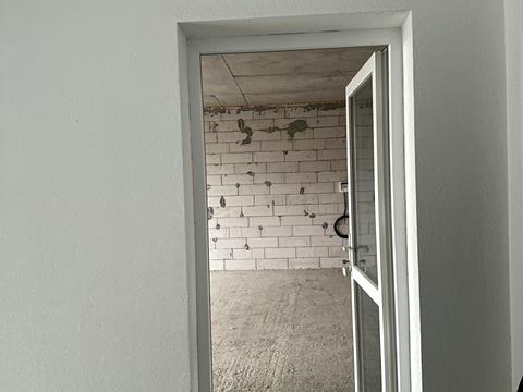 комерційна за адресою Машинобудівників вул., 16