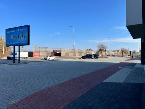 комерційна за адресою Максимовича вул., 15