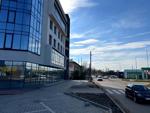 комерційна за адресою Максимовича вул., 15