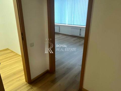 комерційна за адресою Київ, Лаврська вул. (Січневого Повстання), 1