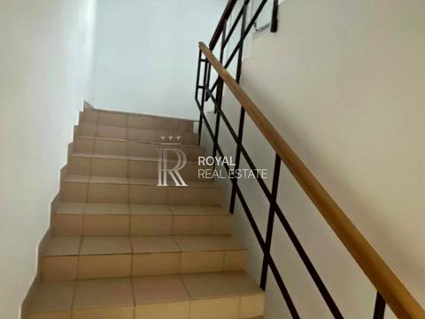 комерційна за адресою Київ, Лаврська вул. (Січневого Повстання), 1