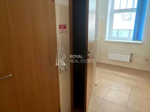 комерційна за адресою Київ, Лаврська вул. (Січневого Повстання), 1