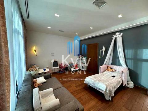 будинок за адресою Набережна вул.