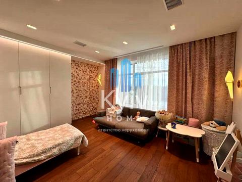 будинок за адресою Набережна вул.