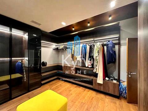 будинок за адресою Набережна вул.