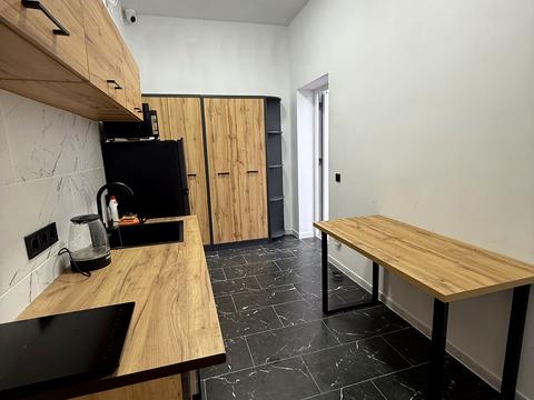 комерційна за адресою Лесі Українки, 1