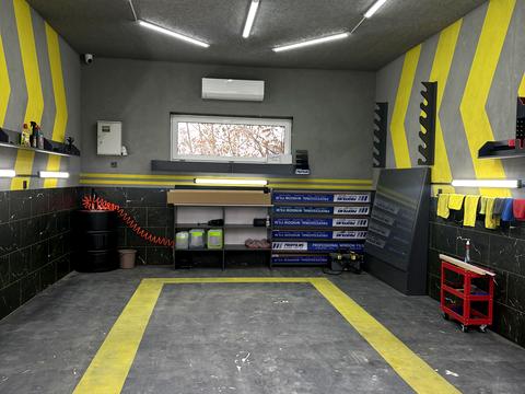 комерційна за адресою Лесі Українки, 1
