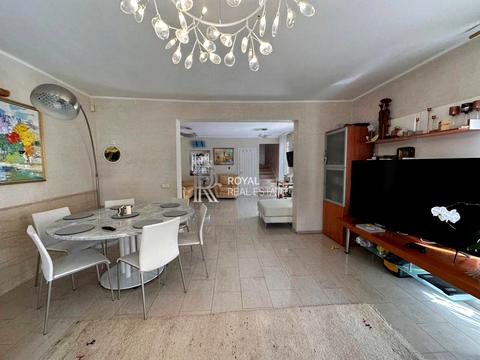 дом по адресу айвазовського, 33Б