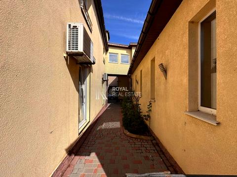 дом по адресу айвазовського, 33Б