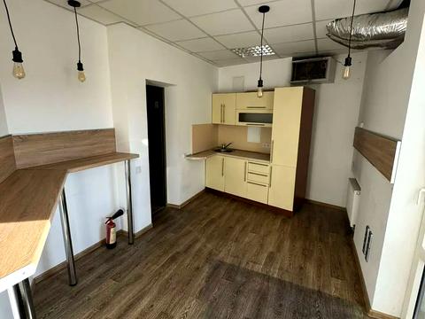 комерційна за адресою Володимирська вул., 38