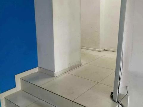 комерційна за адресою Князя Ярослава Осмомисла пл., 10